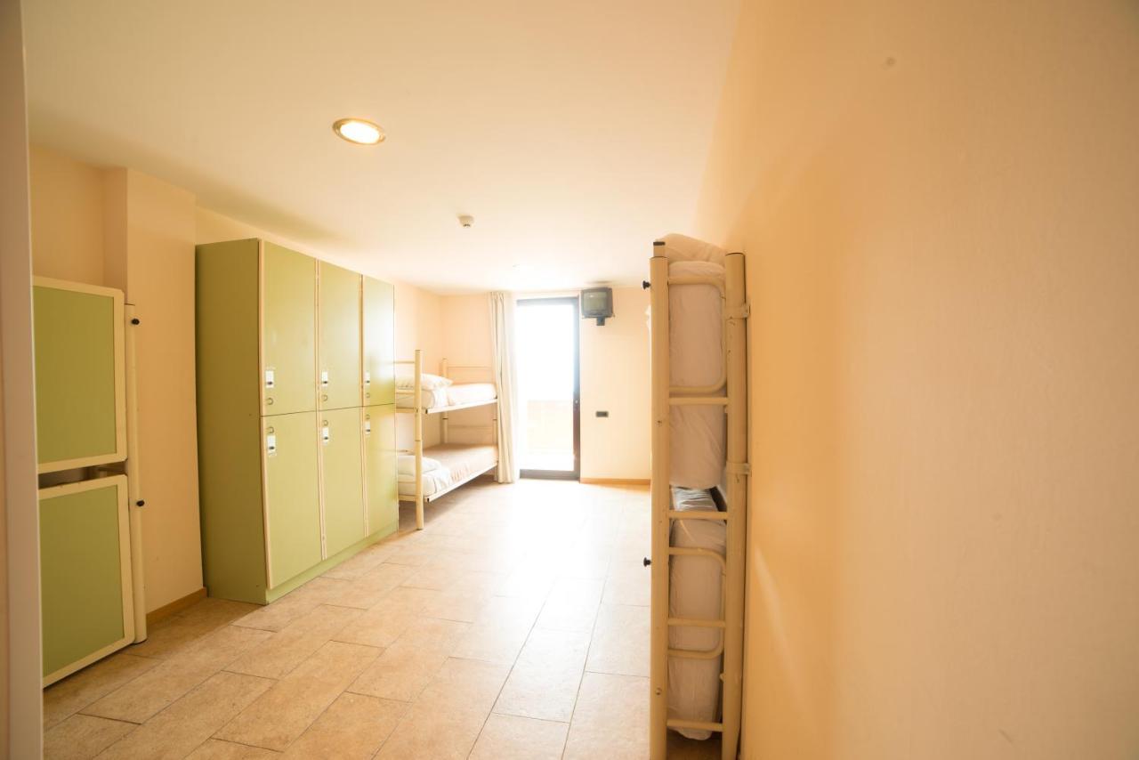 Abrigall Hostel Masella Exterior photo